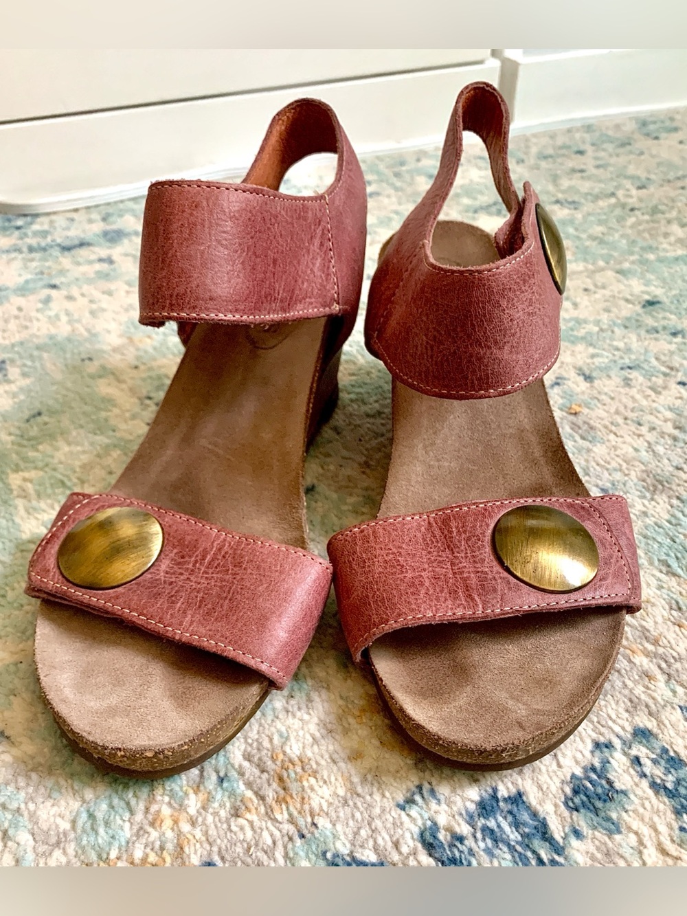 Taos Trulie Mauve Rose Pink Leather Strappy Comfort Wedge Sandals